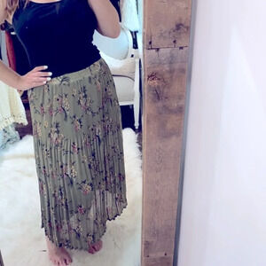 Vintage floral pleated maxi skirt size large